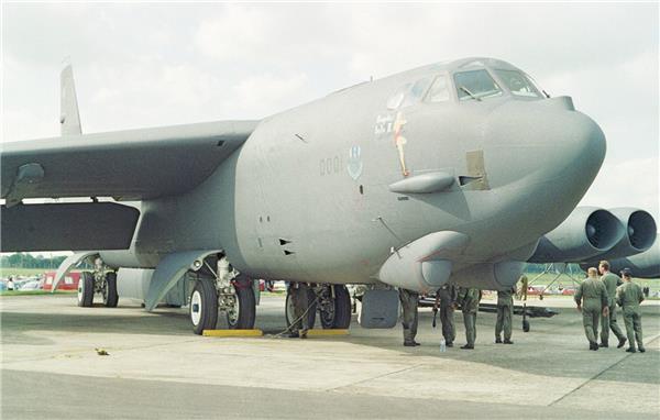 B-52轰炸机（绰号：“同温层堡垒”Stratofortress）_1129481