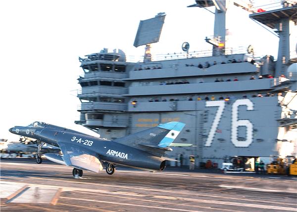 CVN-76RonaldReagan“里根”号核动力航空母舰_1175960