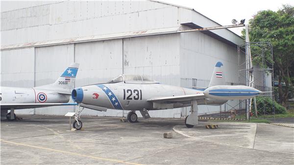 F-84战斗机（绰号：“雷电喷气”Thunderjet）_1660779