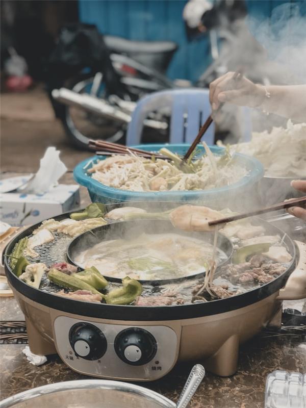 街头简易版火锅图片，满满的市井气息_2696562