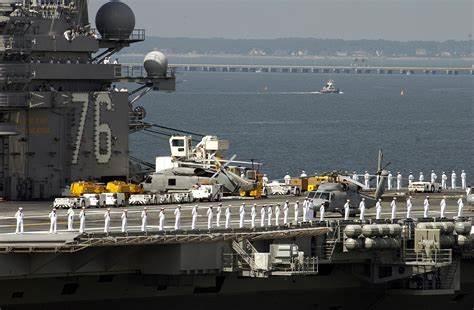 CVN-76RonaldReagan“里根”号核动力航空母舰_1175966