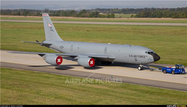 KC-135空中加油机（绰号：“同温层油船”）_1377530