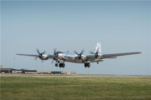 B-29轰炸机（绰号：“超级空中堡垒”Superfortress）_1266259