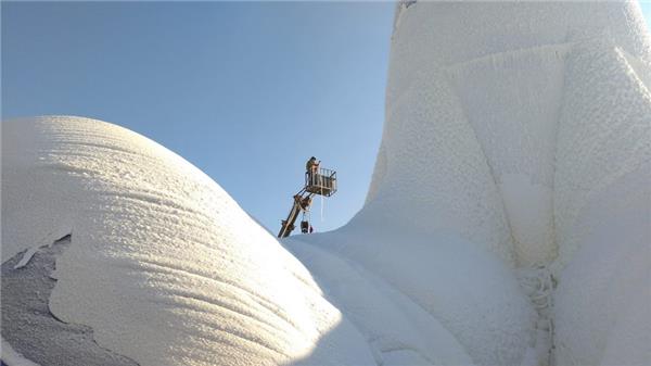 哈尔滨冰雪节建造31米“弗拉门戈冰塔”，成为世界最高的冰雕建筑！_3626943