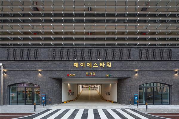 脚手架停车场综合体 PYTK / Urban Ark Architects_3798220