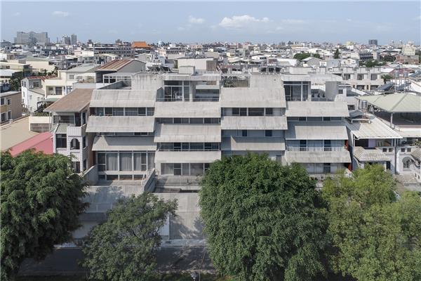 台湾最南端地区，坡屋顶之家 / Behet Bondzio Lin Architekten#居住建筑设计案例 #住宅建筑设计案例 #集体住宅设计 