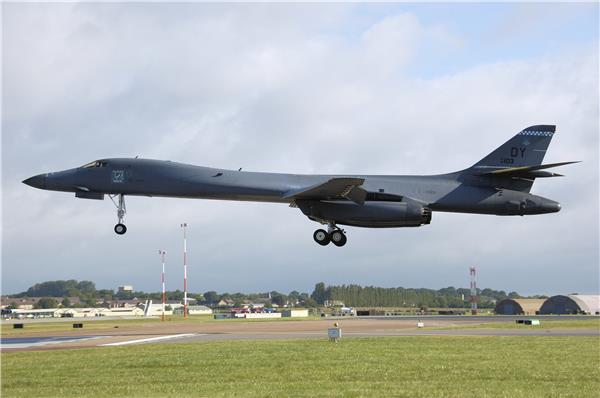 B-1B轰炸机（绰号：“骨头”Bone）_1129214_领贤网