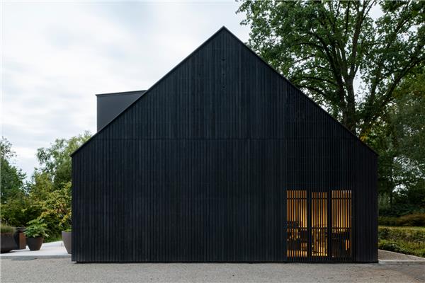 黑色谷仓办公室 / studio Space architecten_3814564