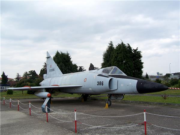 F-102战斗机（绰号：“三角剑”）_1811608