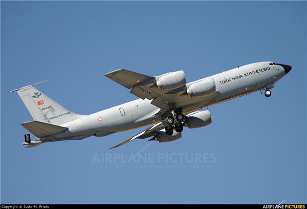 KC-135空中加油机（绰号：“同温层油船”）_1377527