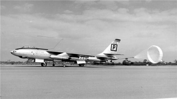 B-47轰炸机（绰号：“同温层喷射” Stratojet）_1271275