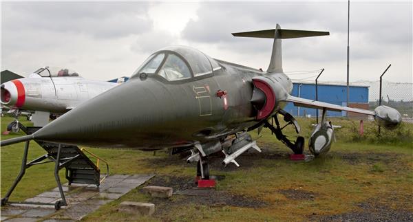 F-104战斗机（绰号：“星式战斗机”、“寡妇制造机”、“有人导弹”、“飞行棺材”、“寡妇制造者”）_1135673