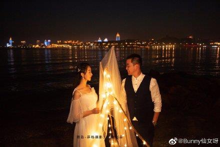 青岛旅拍婚纱照_婚纱摄影图片_643373