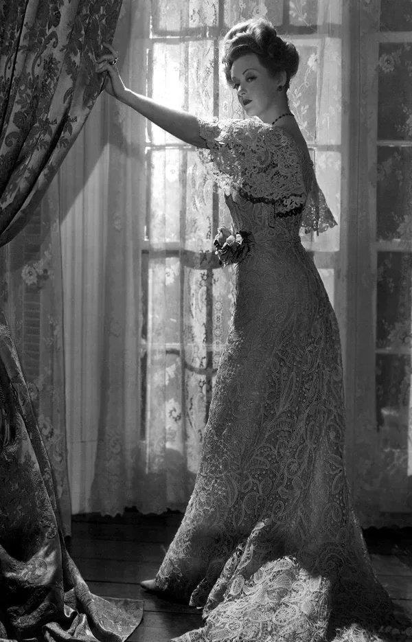 贝蒂·戴维斯婚纱造型照片_婚纱摄影图片_664673