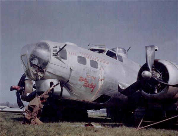 b-17轰炸机(绰号:"空中堡垒")