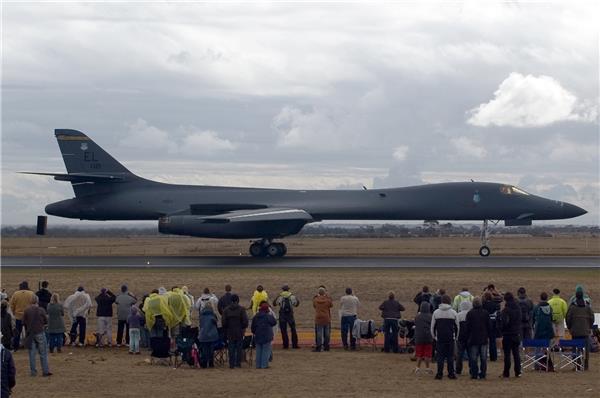 B-1B轰炸机（绰号：“骨头”Bone）_1129151