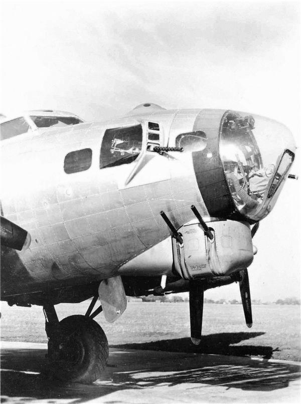 b-17轰炸机(绰号:"空中堡垒")