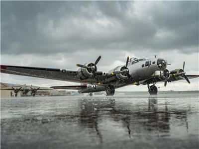 B-17轰炸机（绰号：“空中堡垒”）