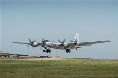 B-29轰炸机（绰号：“超级空中堡垒”Superfortress）