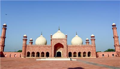 巴德沙希清真寺位于巴基斯坦拉合尔，莫卧儿王朝晚期，建于1673-1674年
