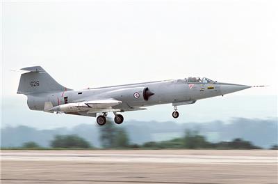 F-104战斗机（绰号：“星式战斗机”、“寡妇制造机”、“有人导弹”、“飞行棺材”、“寡妇制造者”）