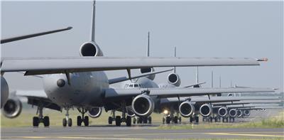 KC-10加油机（绰号：“补充者” Extender）