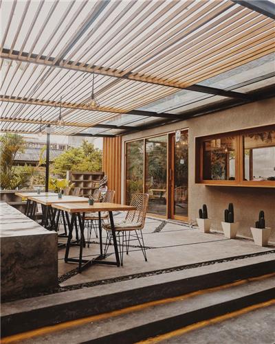 Canvas Café Bali / Studio Tropis