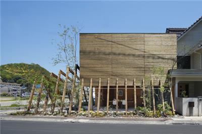 COCOCHI舒适画廊“UTSUWA” / UID Architects