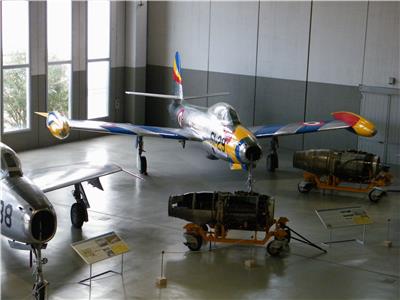 F-84战斗机（绰号：“雷电喷气”Thunderjet）