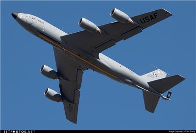 KC-135空中加油机（绰号：“同温层油船”）