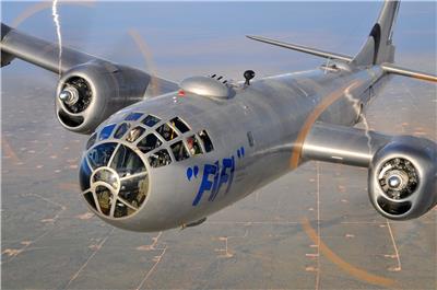 B-29轰炸机（绰号：“超级空中堡垒”Superfortress）