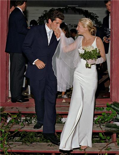 1996年：Carolyn Bessette Kennedy