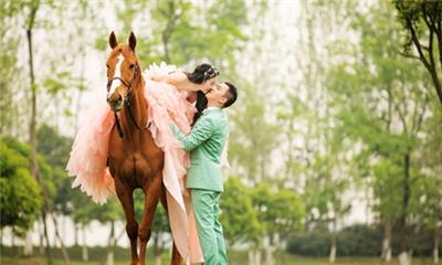 淄博外景婚纱摄影照片_婚纱照图片