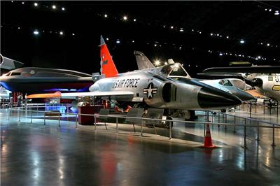 F-102战斗机（绰号：“三角剑”）