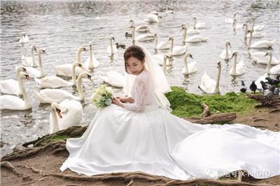 伏尔塔瓦河旅拍婚纱照片_婚纱摄影图片