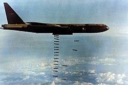 B-52轰炸机（绰号：“同温层堡垒”Stratofortress）