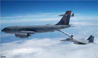 KC-135空中加油机（绰号：“同温层油船”）