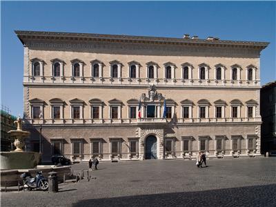 罗马法尔内塞宫（1534–1545）。 由Sangallo和Michelangelo设计。
