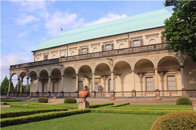 布拉格的皇家颐和园被认为是意大利以外最纯粹的文艺复兴时期建筑