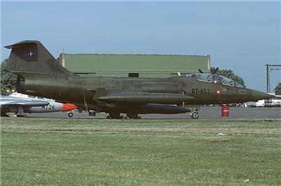 F-104战斗机（绰号：“星式战斗机”、“寡妇制造机”、“有人导弹”、“飞行棺材”、“寡妇制造者”）