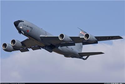 KC-135空中加油机（绰号：“同温层油船”）