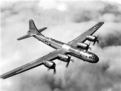 B-29轰炸机（绰号：“超级空中堡垒”Superfortress）