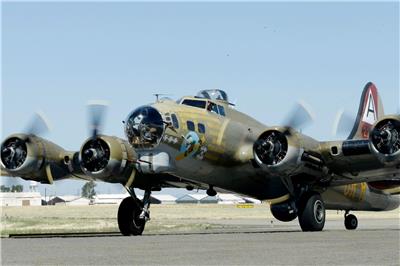 B-17轰炸机（绰号：“空中堡垒”）